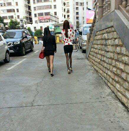 与骨感比，你就胖勒人物gif搞笑图片