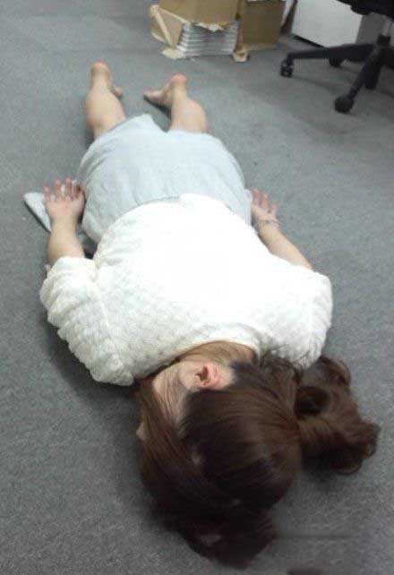 捡到一只妹子人物gif搞笑图片