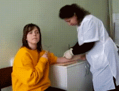 晕血晕得这么严重？！人物gif搞笑图片