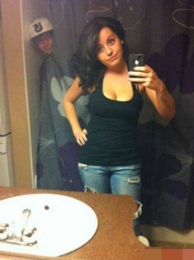 为了抢镜头而抢镜头的人人物gif搞笑图片