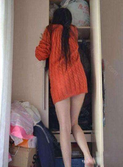 老王，你快藏我家大衣柜里人物gif搞笑图片