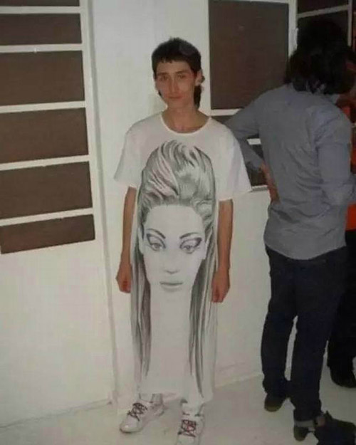 把女神穿在身上人物gif搞笑图片