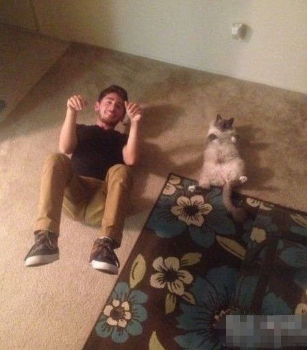 俩二货玩得真开心啊！人物gif搞笑图片