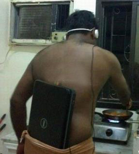 以前听歌的方式简直弱爆了！！！人物gif搞笑图片