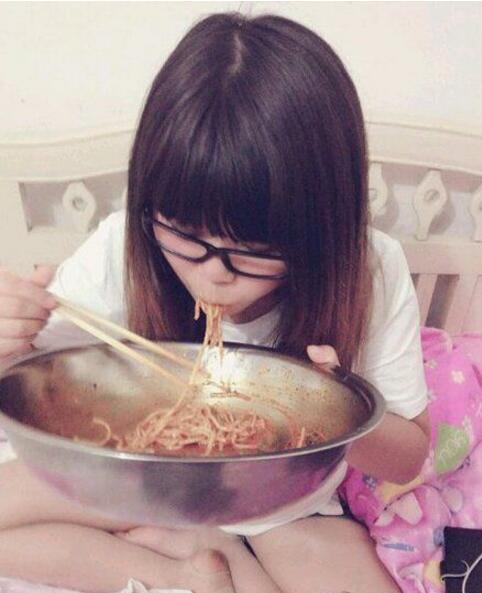 菇凉说，吃饭就要有吃饭的样子人物gif搞笑图片