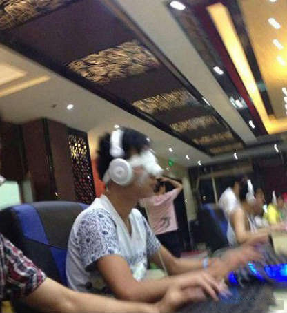 有个这么有责任心的队友不知是喜还是忧人物gif搞笑图片