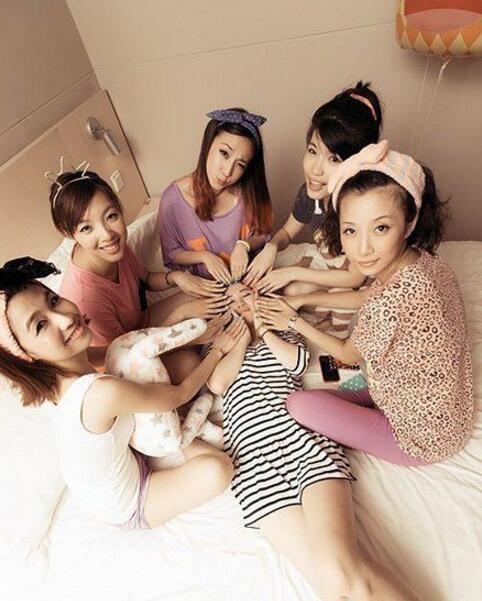 好像看到了一朵盛开的菊花人物gif搞笑图片