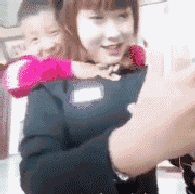 熊孩子能不能让老娘多装一会？人物gif搞笑图片