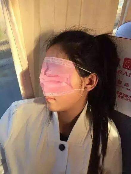 论口罩的妙用人物gif搞笑图片