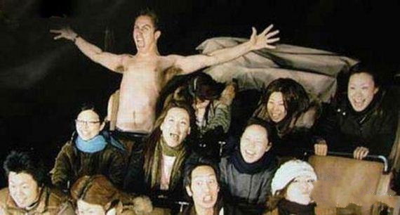 哥坐的不是过山车，坐的是疯狂（组图）人物gif搞笑图片