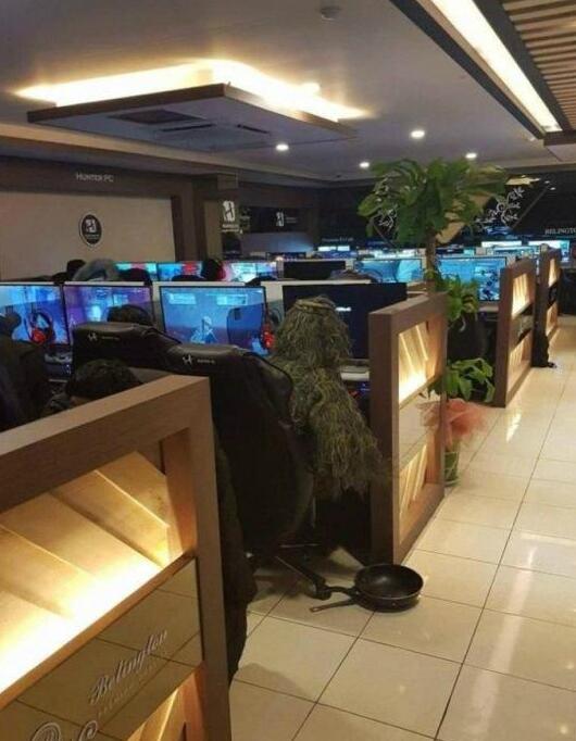 战斗服装人物gif搞笑图片