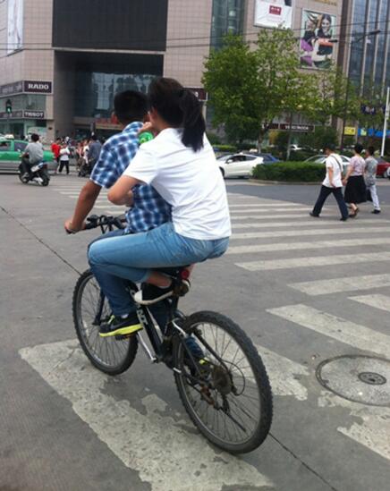 妹子你考虑过你男人的感受吗人物gif搞笑图片