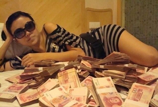 有了这些，姐心里就踏实了人物gif搞笑图片