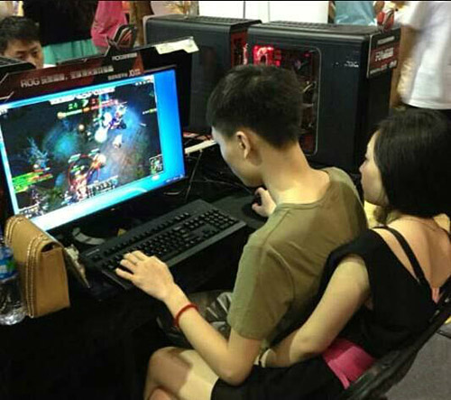 找个这样的老婆，有个这样的队友，真是值了人物gif搞笑图片