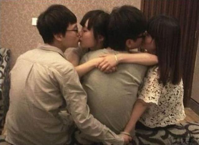 今天参加同学聚会，就在大家互相告别的时候，眼前的画面让我凌乱了人物gif搞笑图片