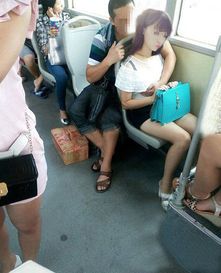 大哥，你有点过了!人物gif搞笑图片