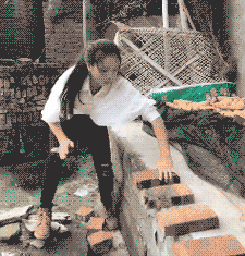 媳妇的铁砂掌算是练成了人物gif搞笑图片