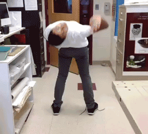 好柔软的小伙，你让女人情何以堪啊人物gif搞笑图片