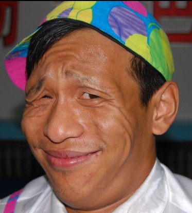 瞧瞧这张脸人物gif搞笑图片