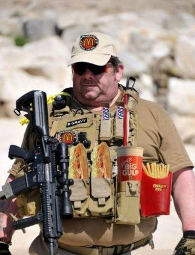 好拉风的麦当劳战士人物gif搞笑图片