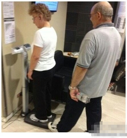 一日夫妻百日恩，百日仇恨似海深人物gif搞笑图片