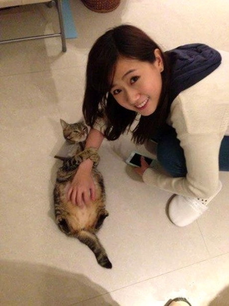 你对那只喵做了什么？人物gif搞笑图片