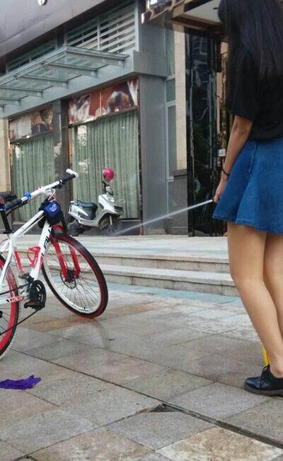 妹纸你的流量不小啊人物gif搞笑图片