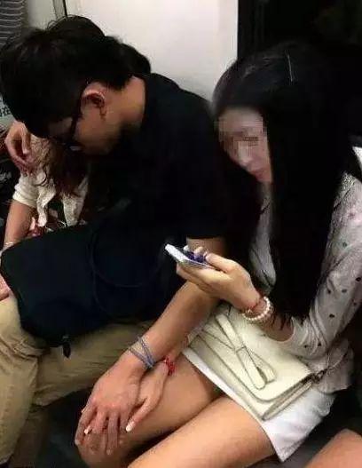 骚年，你还挺忙人物gif搞笑图片