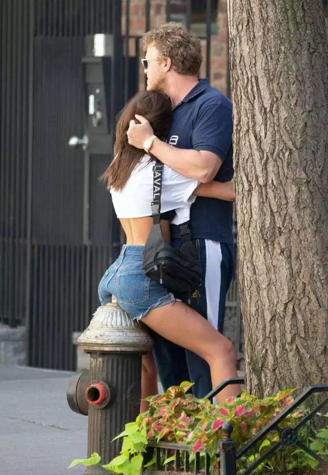 可能是经过了特殊的训练吧人物gif搞笑图片