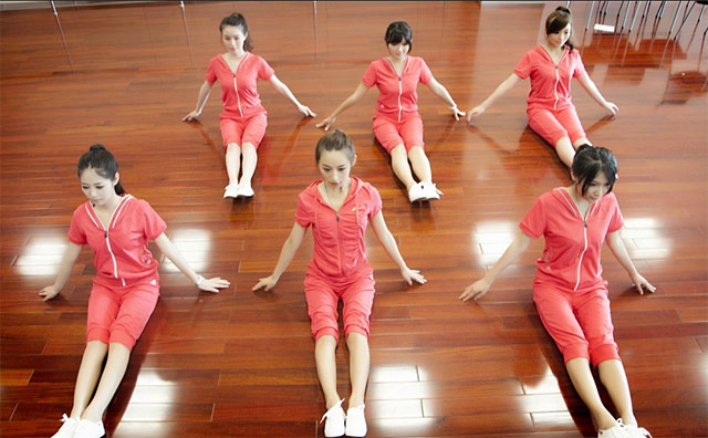 接受七星级服务魔鬼训练的女生（组图）人物gif搞笑图片