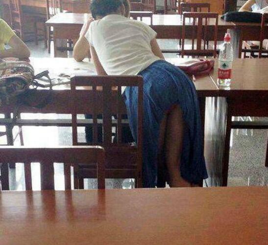 我就这样静静的看了好久好久人物gif搞笑图片