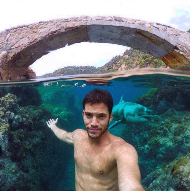 哥们儿，祝你好运啦人物gif搞笑图片