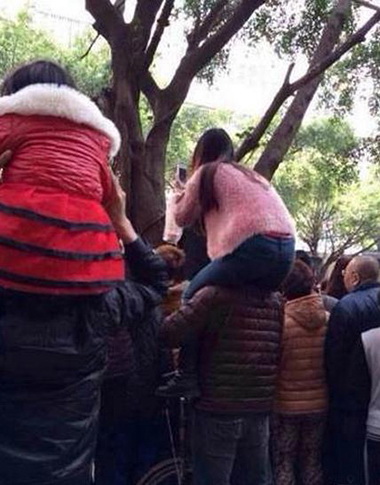 中国好男友！点32个赞哦.....人物gif搞笑图片