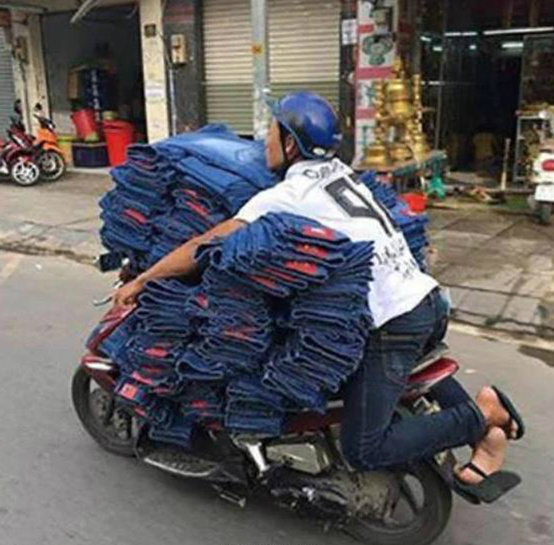 开启起飞模式人物gif搞笑图片