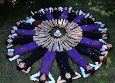 公司美女集体照人物gif搞笑图片