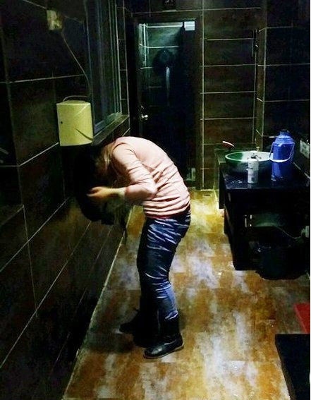 烘手机原来是这个用途人物gif搞笑图片