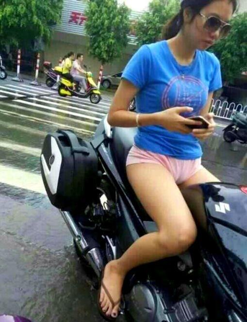 你这个摩托哪里买的人物gif搞笑图片