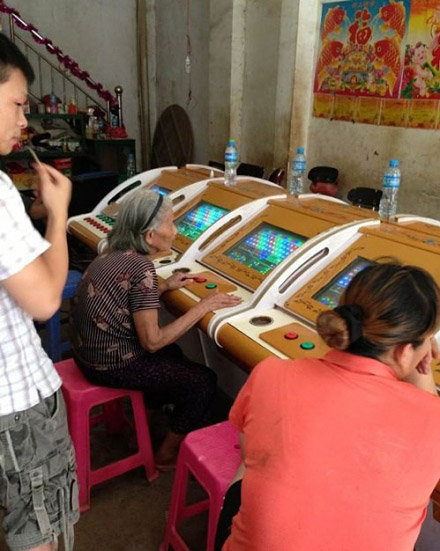 老来乐，青春永不老啊！人物gif搞笑图片