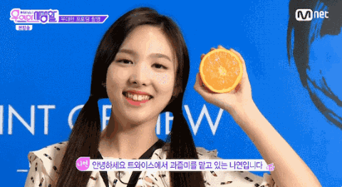 姑娘你这橙汁多少钱一杯，我要喝到老人物gif搞笑图片