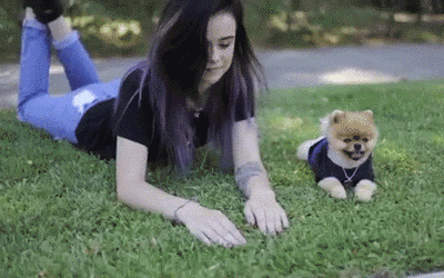 动作简直一模一样人物gif搞笑图片