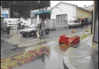 大兄弟，你这样会被打死的人物gif搞笑图片