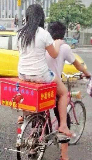 听说这样送的外卖保温效果更好人物gif搞笑图片