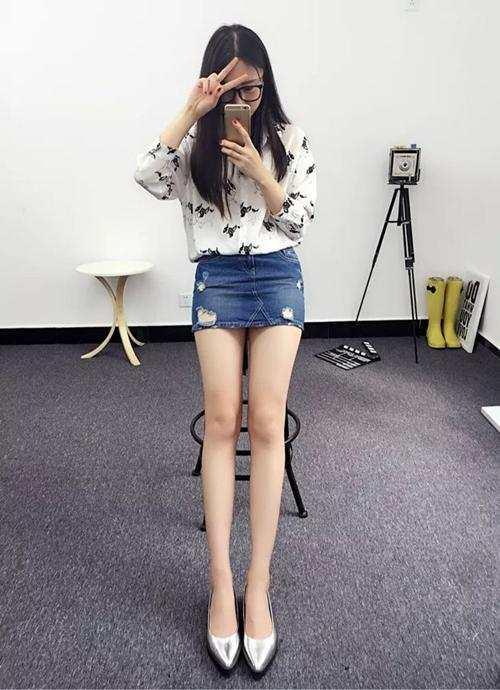 听说这样拍脸会很瘦人物gif搞笑图片