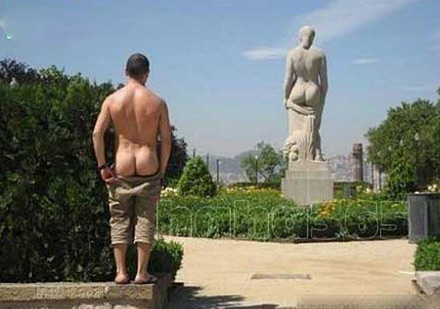 完美的COS，简直一毛一样人物gif搞笑图片