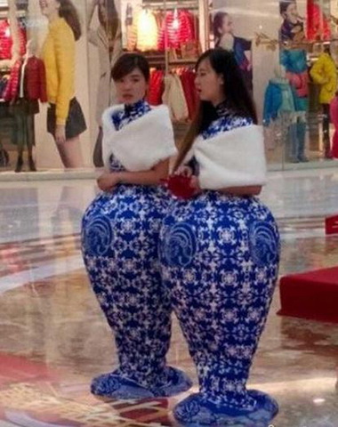 一定要这么穿么？人物gif搞笑图片