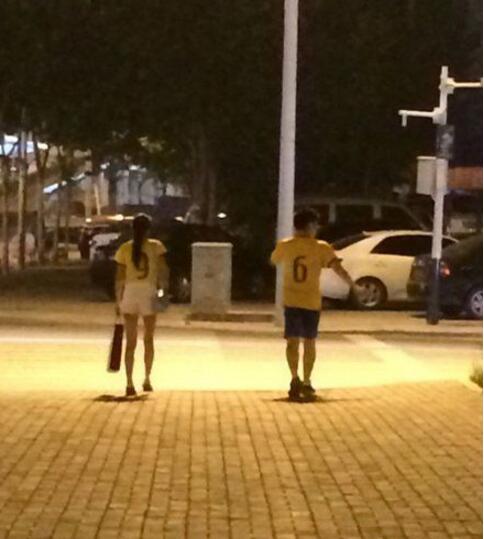 今晚开房的节奏么？人物gif搞笑图片