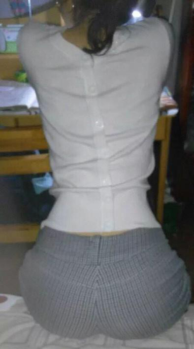 衣服穿反了？人物gif搞笑图片