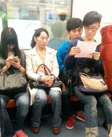 妹子的眼神为何充满怨念人物gif搞笑图片