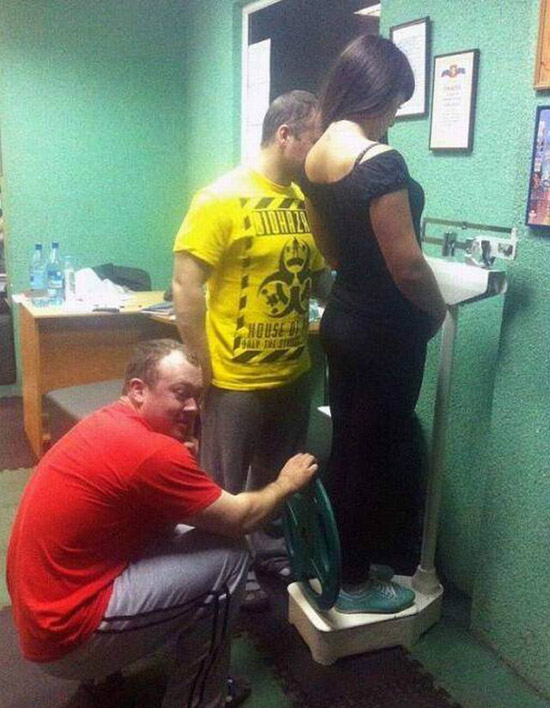 有个损老公也挺好的人物gif搞笑图片