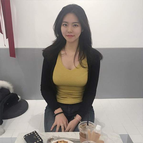 吃点啥呢人物gif搞笑图片